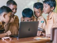 AI Learning vs. Traditional Teaching: A Threat?